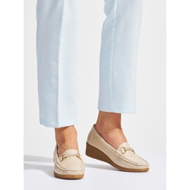 Mocassini zeppa da donna beige con decorazione oro 1