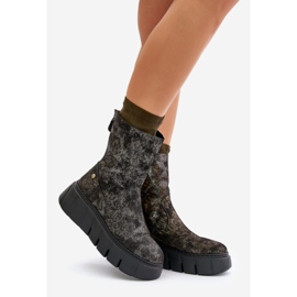 Stivali da donna in pelle su una piattaforma massiccia Maciejka 06766-09 Cachi verde 1