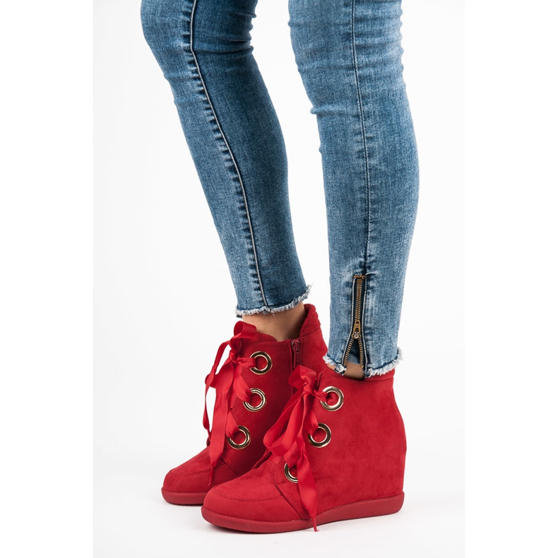 Kylie Stivaletti annodati con nastro rosso 1