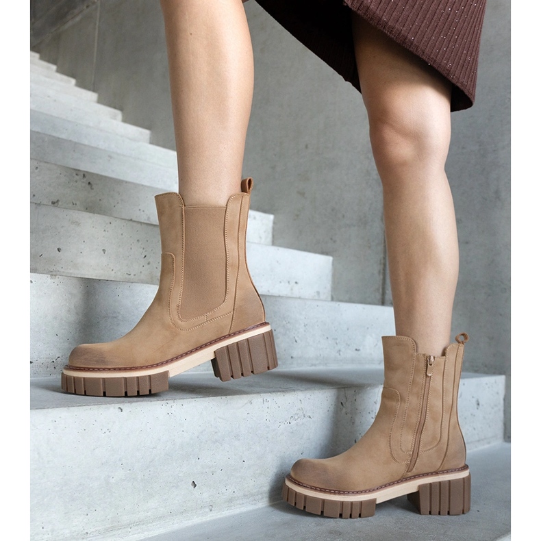Stivali beige con plateau massiccio con abrasioni di Sholla 1