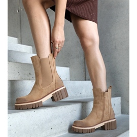 Stivali beige con plateau massiccio con abrasioni di Sholla 2