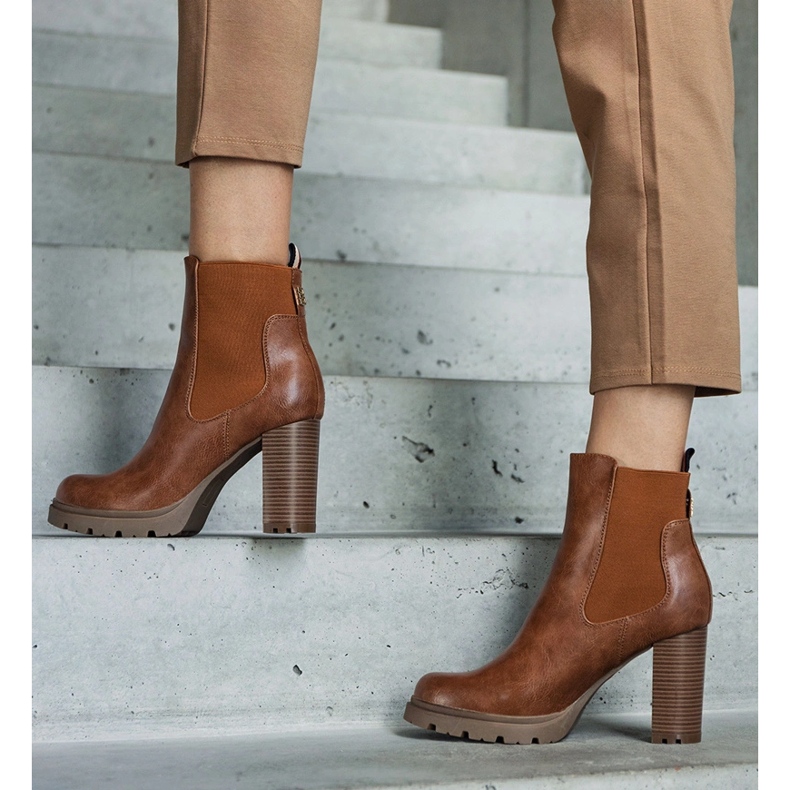 Stivaletti slip-on marroni realizzati in ecopelle Motena marrone 1