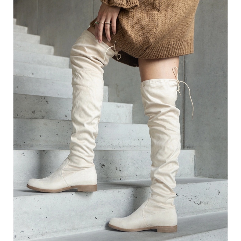 Stivali lunghi beige con plateau realizzati in eco-suede Hallora 1