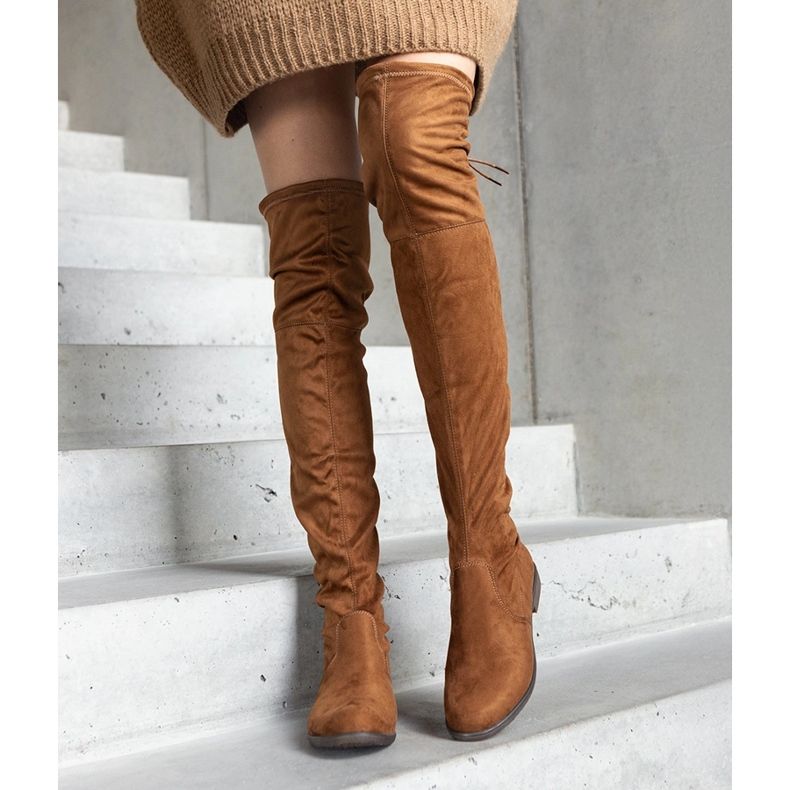 Stivali lunghi marroni con plateau realizzati in eco-suede Hallora marrone 2