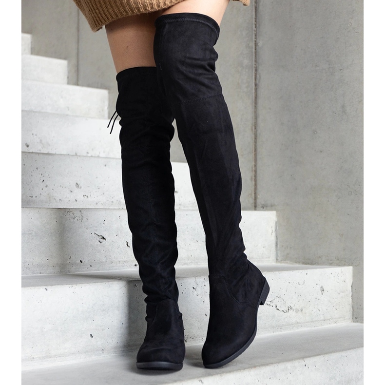 Stivali lunghi neri con plateau realizzati in eco-suede Hallora nero 1