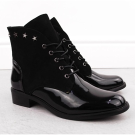 Stivaletti da donna in vernice con rivetti, colore nero Sabatina DM24-25P 2