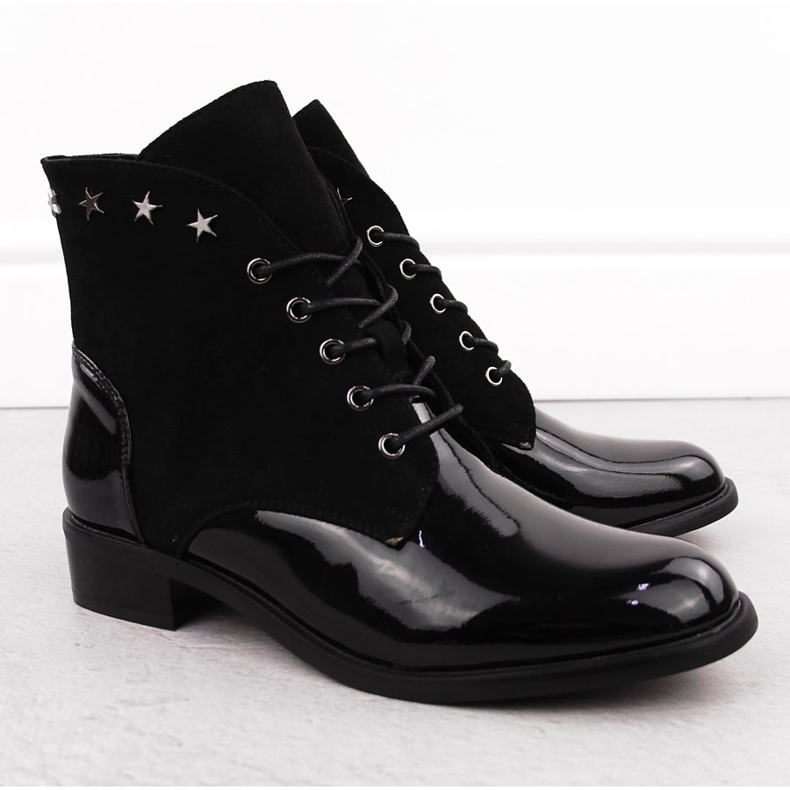 Stivaletti da donna in vernice con rivetti, colore nero Sabatina DM24-25P 2