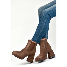 Stivaletti e plateau da donna, in camoscio marrone 987BR 1