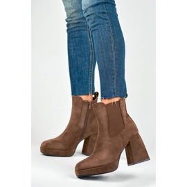 Stivaletti e plateau da donna, in camoscio marrone 987BR 2