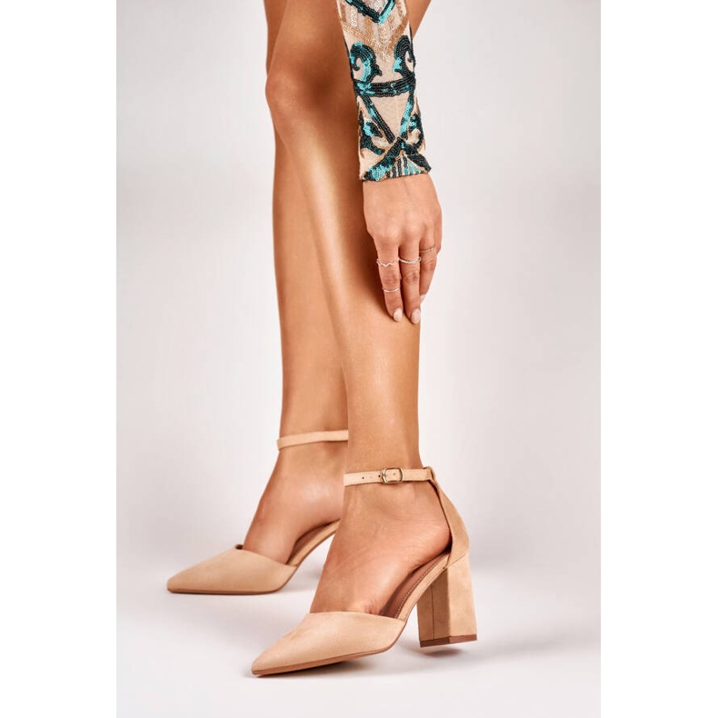 Décolleté in camoscio beige con chiusura alla caviglia QA203BE 1