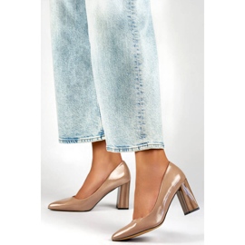 Décolleté a punta con tacco alto da donna, beige vernice GD-FL486A-T 2