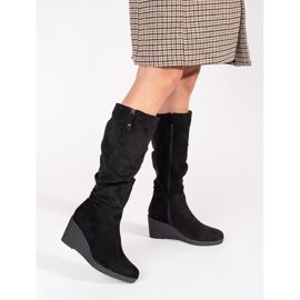 Stivali con zeppa da donna in camoscio nero 1