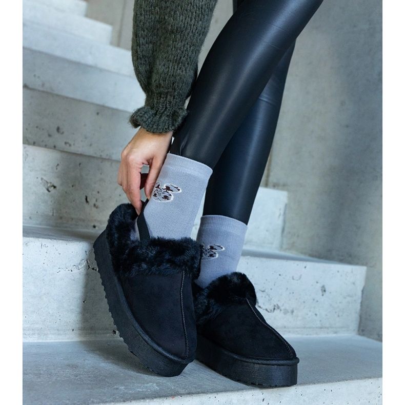 Pantofole nere con plateau decorate di pelliccia e con elastico sul tallone, Frank nero 1