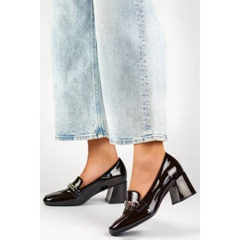 Scarpe da donna con tacco in pelle con decorazione, nere 24-58242B nero 2