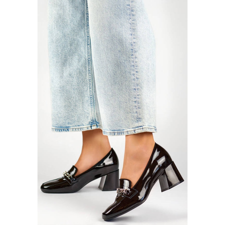 Scarpe da donna con tacco in pelle con decorazione, nere 24-58242B nero 2