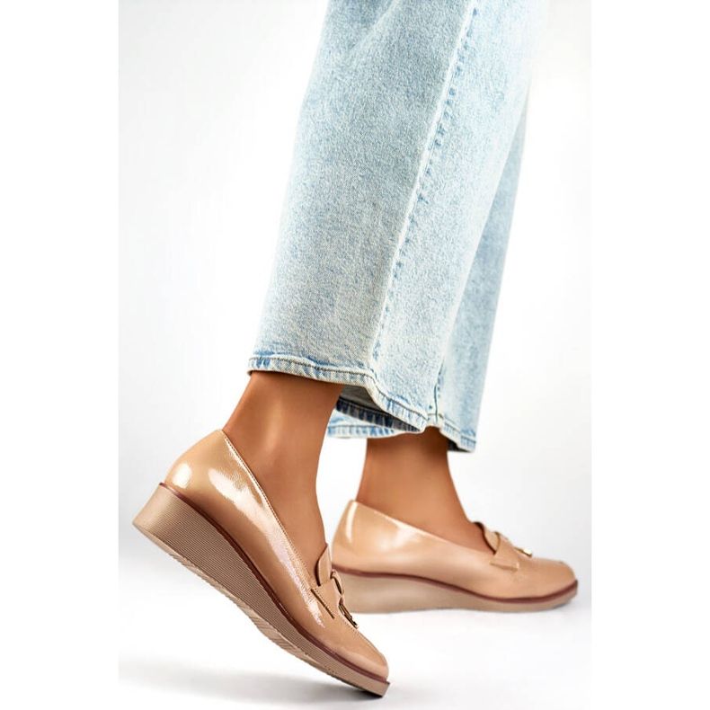 Scarpe da donna, laccate con zeppa, beige 24-58266BE 2