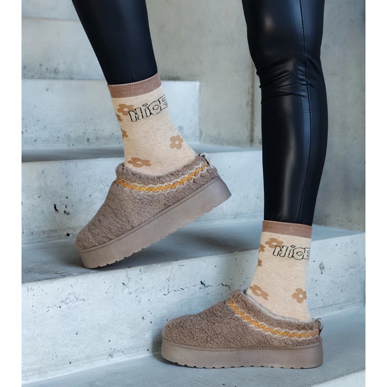Doposci con plateau, tomaia bassa e motivo Greene ricamato beige 1