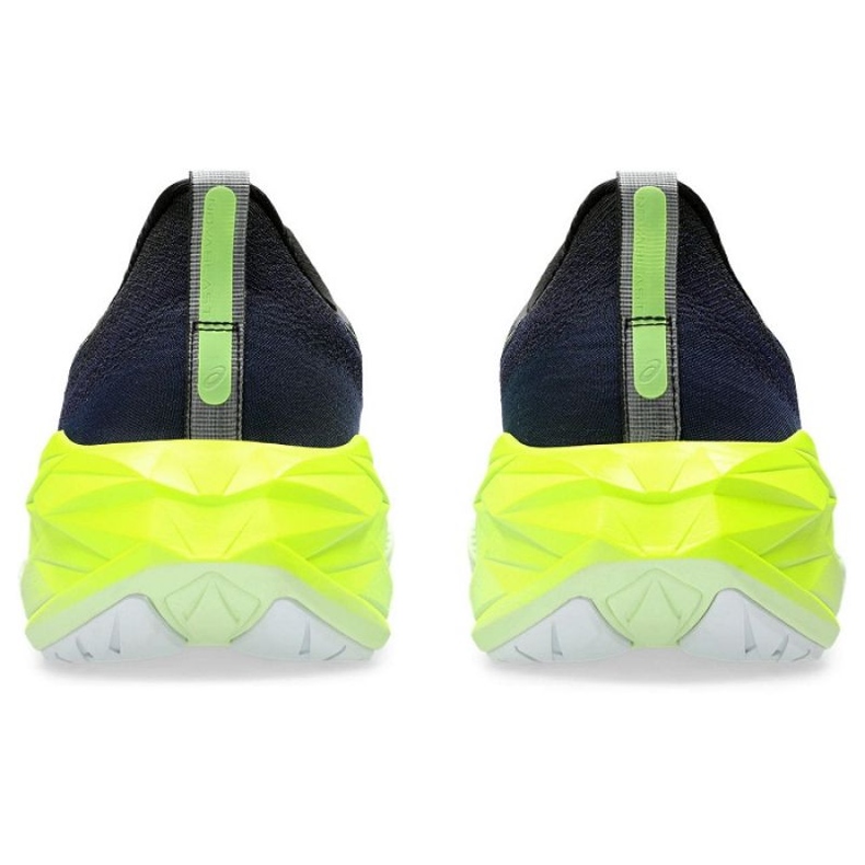 Scarpe Asics Novablast 4 1011B693-003 nero 2