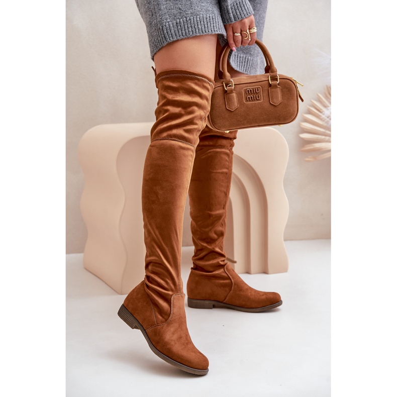 Stivali sopra il ginocchio con tacco piatto realizzati in eco-suede Camel Linnithia marrone 2