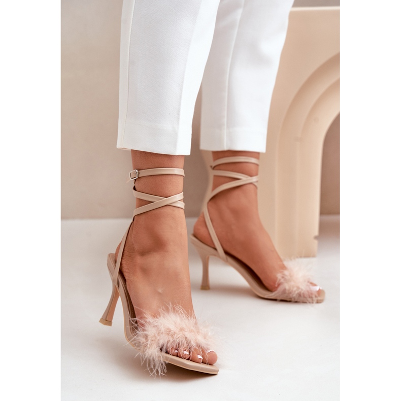 Sandali beige Emilettra con tacco e piume 2