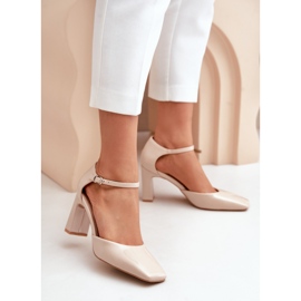 Décolleté in vernice Beige Emindria su tacco alto 2