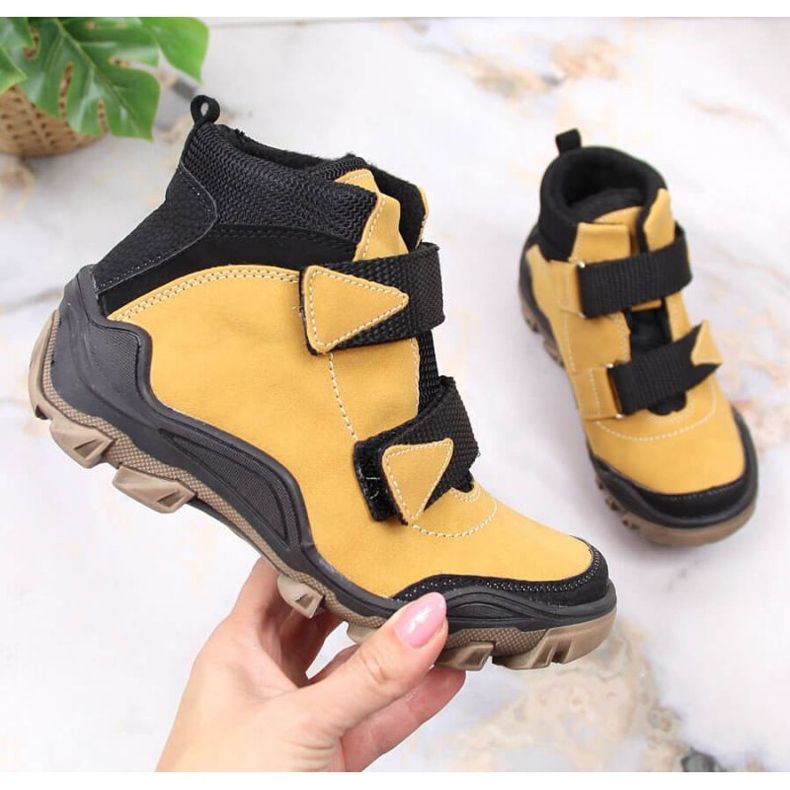 Kornecki Jr KOR6394E stivali isolanti color cammello con velcro giallo 1