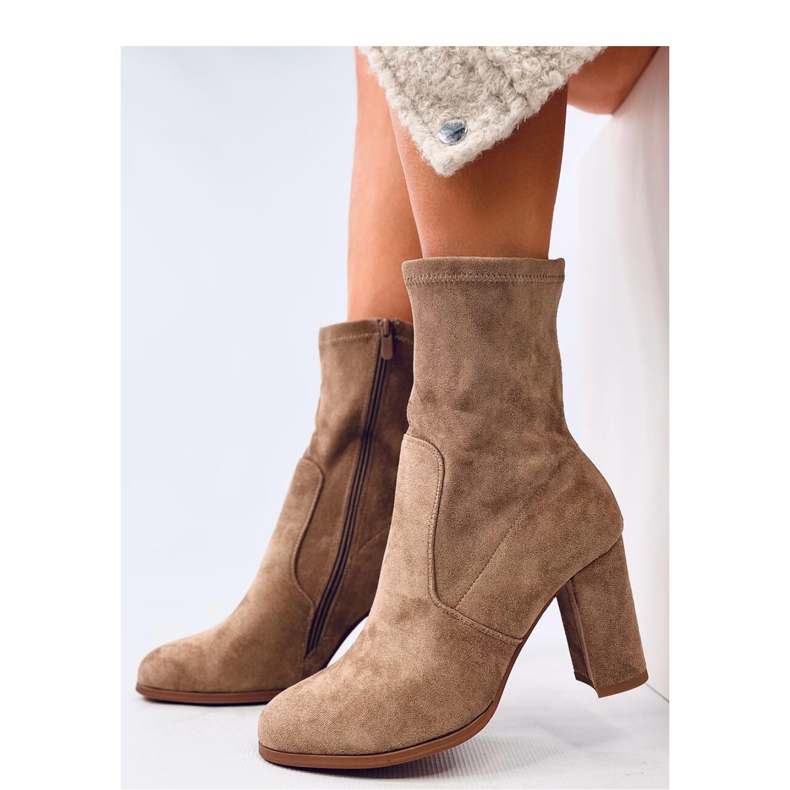 Stivaletti con tacco in camoscio color tortora beige 1