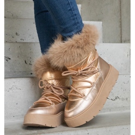 Doposci da donna isolanti beige con pelliccia d'oro 2