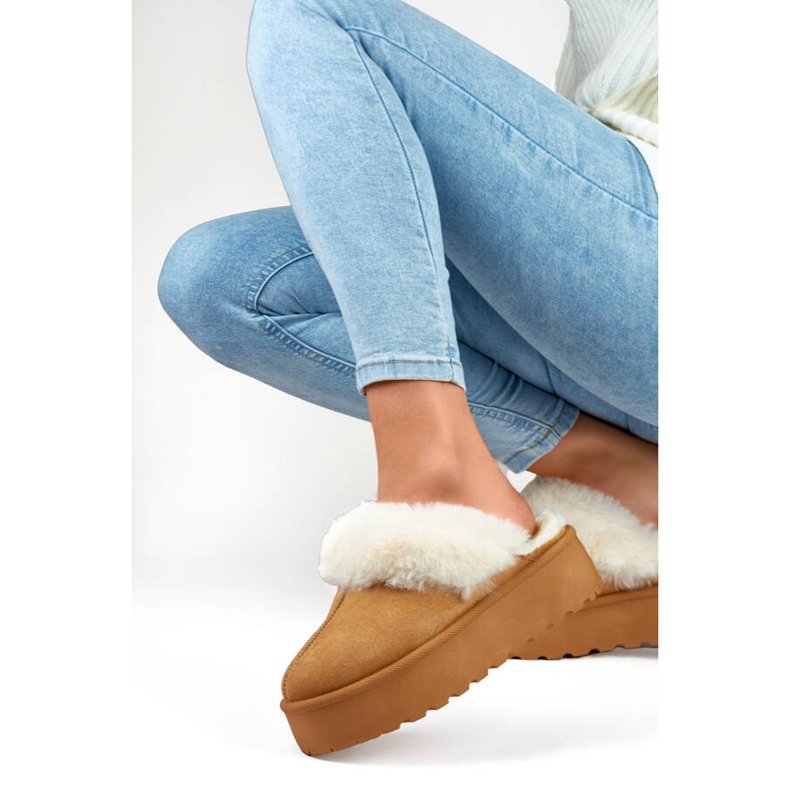 Ciabatte da donna con plateau e pelliccia di cammello 81366-2-C marrone 2