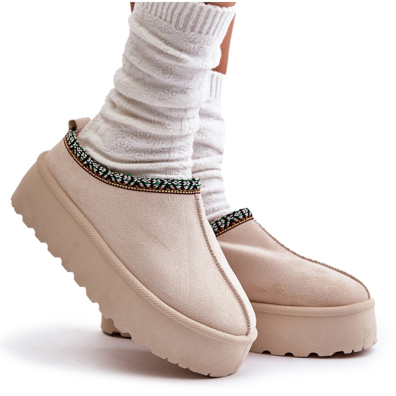 Pantofole da donna sulla piattaforma con ricamo beige leggero 4