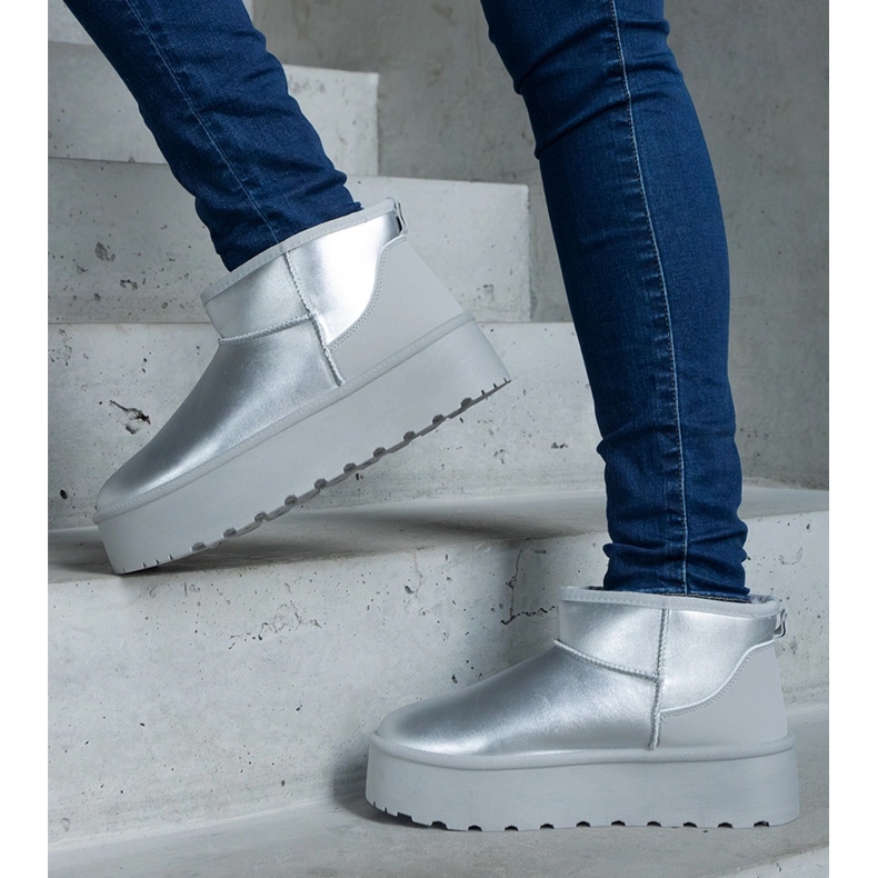 Doposci bassi argento sulla piattaforma 1