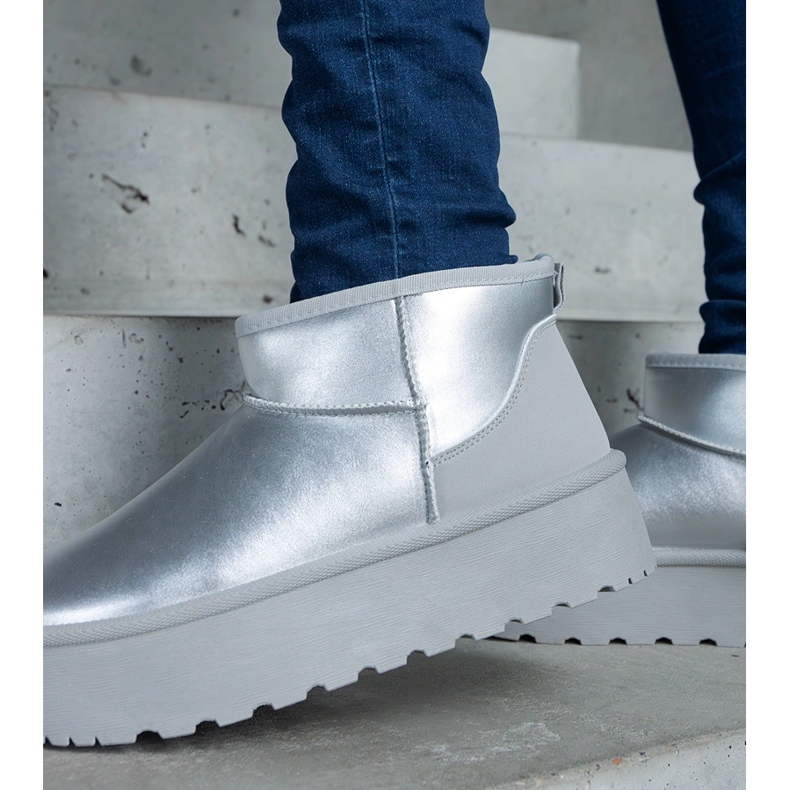 Doposci bassi argento sulla piattaforma 2