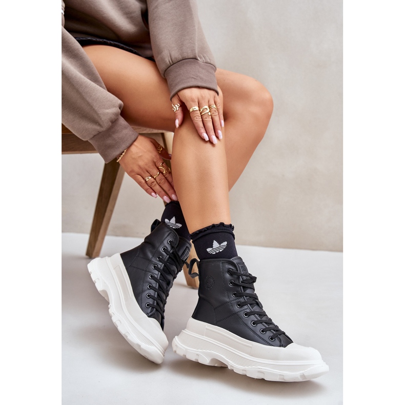 Sneakers isolate in pelle su un'enorme piattaforma Big Star OO274A599 Nero 1