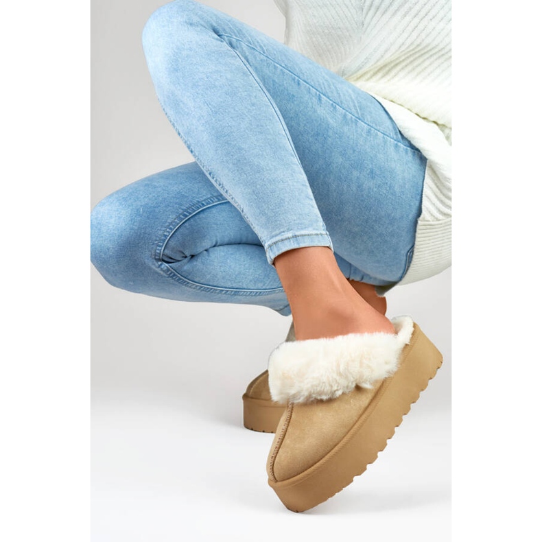 Pantofole da donna con plateau e pelliccia, beige 81366-4-KH 1