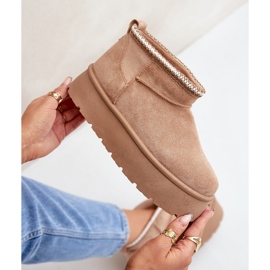 Doposci beige su piattaforma con ricami decorativi 2
