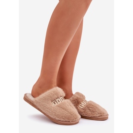 Pantofole da donna con pelliccia e scritta beige 1