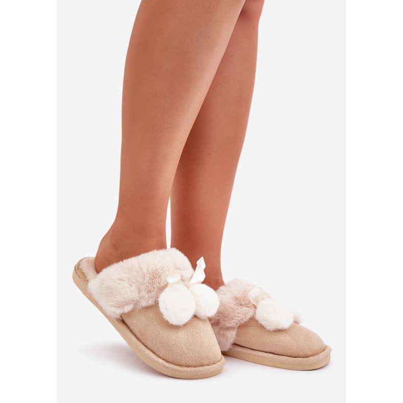 Pantofole da donna beige con pelliccia 1