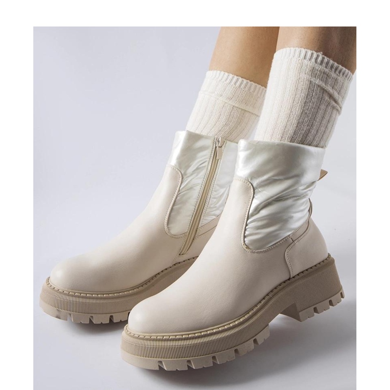 Stivaletti beige con tomaia decorativa di Garrett - Solea 1