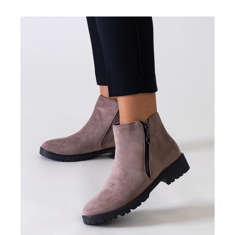 Stivali marroni con inserti metallici, eco-camoscio Branda - Solea marrone 1