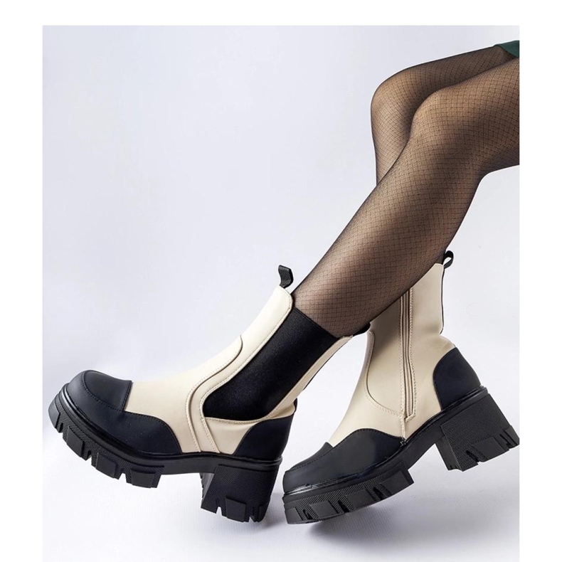 Stivaletti slip-on beige e neri di Mafalda - Solea 1
