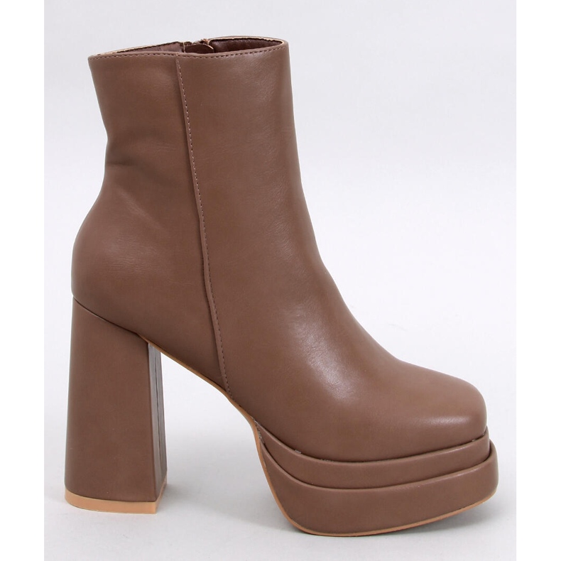 Comodi stivali con plateau color kaki marrone 1