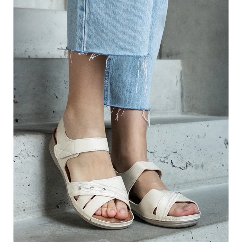 Sandali beige con plateau 1