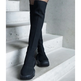 Stivali slip-on neri con tomaia flessibile e suola massiccia nero 1