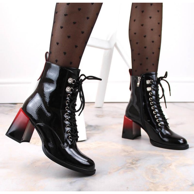 Stivaletti con tacco in vernice D&amp;A S.Barski Premium Collection W OLI225A nero 2