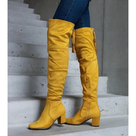 Stivali sopra il ginocchio gialli realizzati in eco suede giallo 2