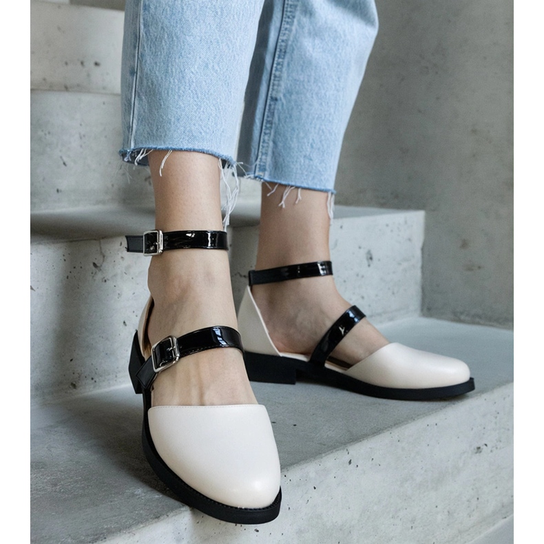 Ballerine beige con fibbia 1