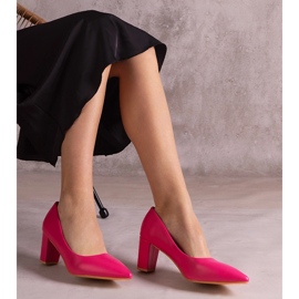 Décolleté rosa sul montante 1