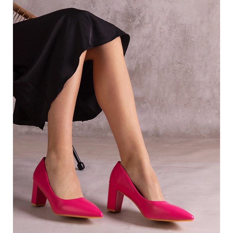 Décolleté rosa sul montante 1