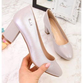 Pompe sul Post Sergio Leone Beige-Perła 1