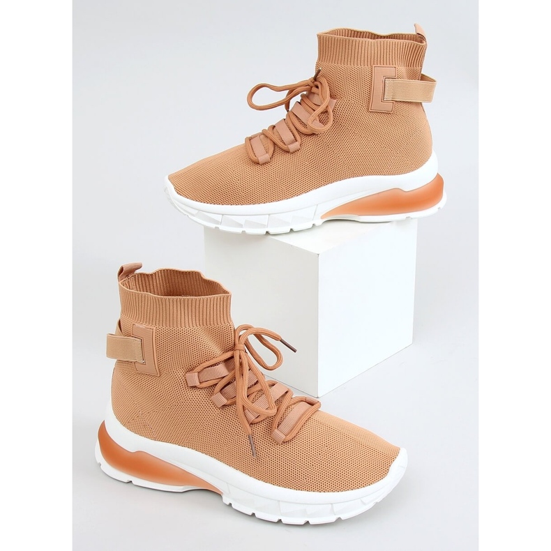 Scarpe sportive alte alla caviglia con calzino color cammello beige 1